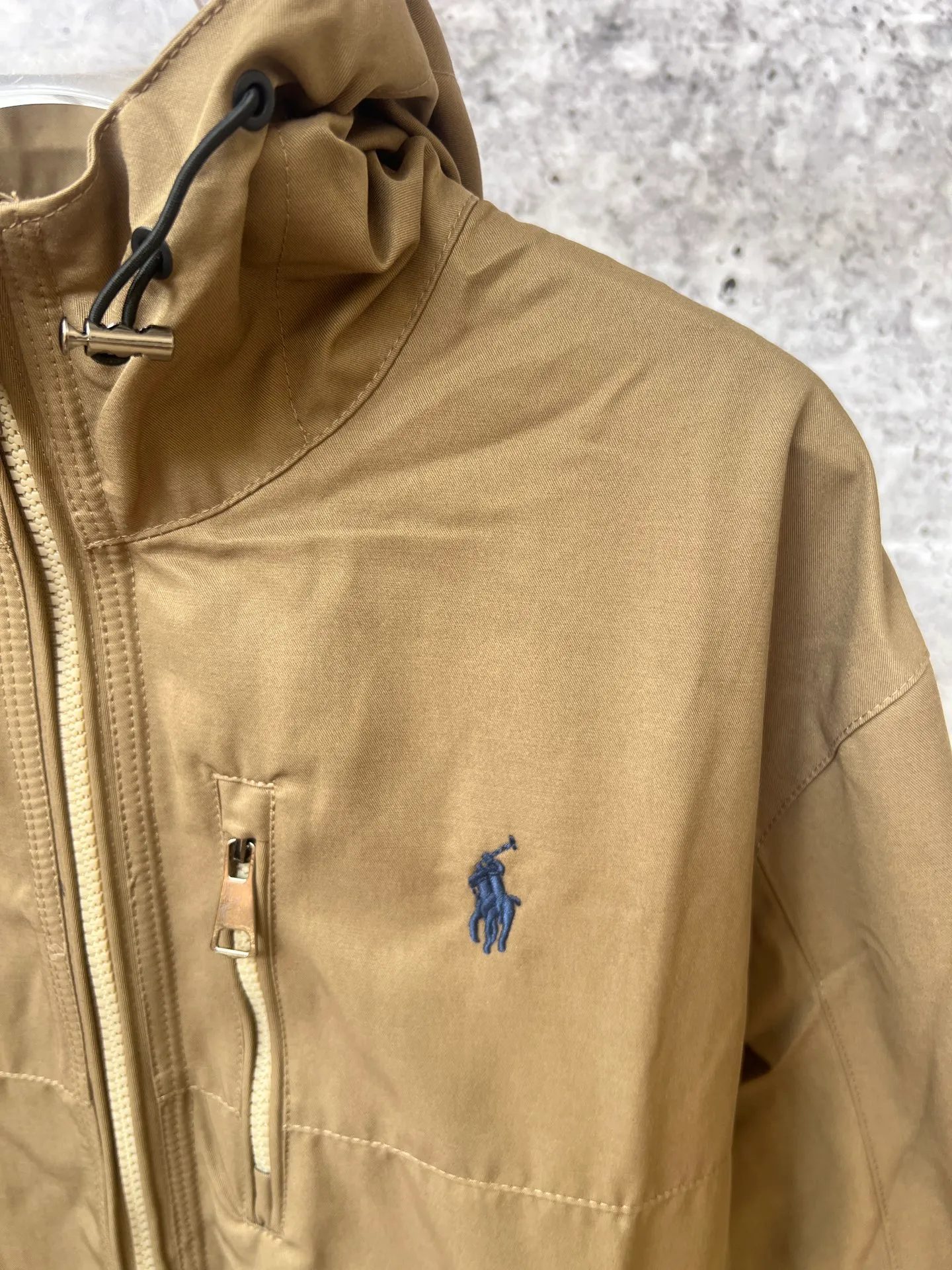P410 Ralph Lauren autumn unisex hard shell jacket, a must-have item in autumn, the fabric is wear-resistant and waterproof, fitted version, adjustable drawstring multi-functional zipper pockets, functional and fashionable